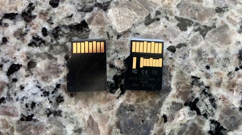 microsd card - the physical difference between uhs-i (left) and uhs-ii (right)...