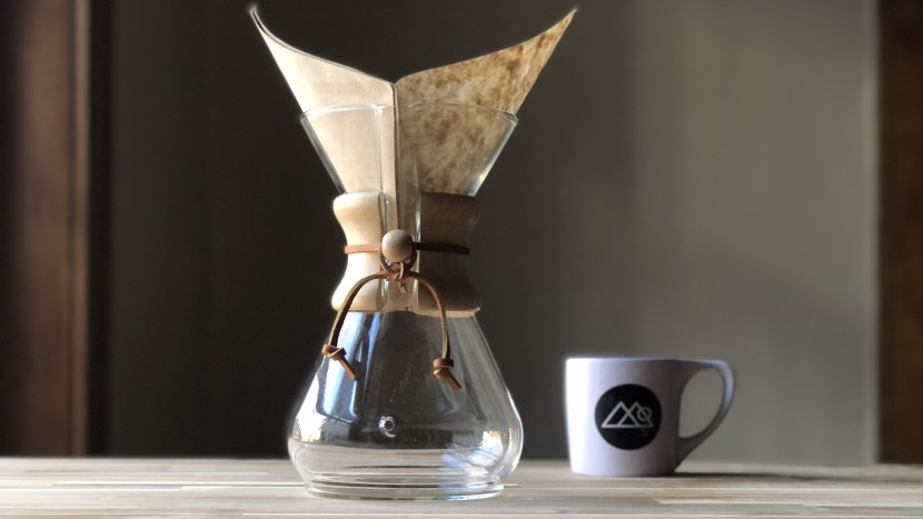 pour over coffee maker - elegant and functional, the classic hourglass design of the chemex...