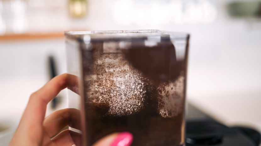 cuisinart supreme grind - the static build-up resulted in clumping of the grounds and...