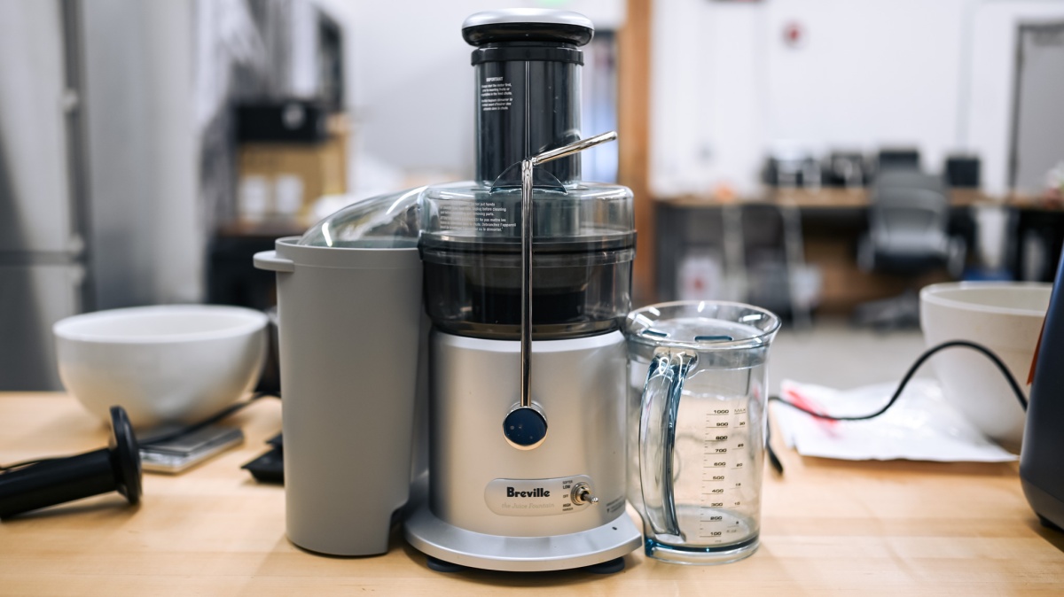 Breville Juice Fountain Plus Review (The Fountain Plus is one of our top performing centrifugal juicers.)