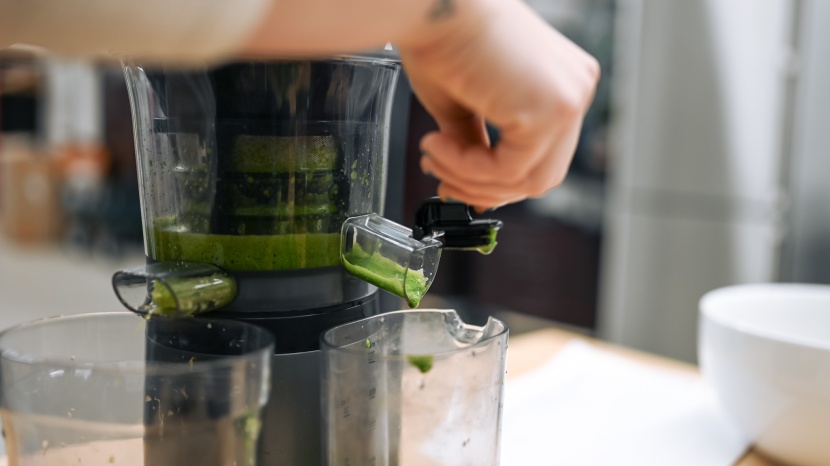 nutribullet slow juicer - lots of small particles are left in the nutribullet, even after a...