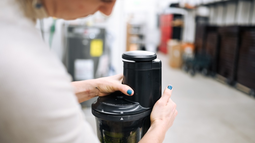 nutribullet slow juicer - the nutribullet does alright for a little juicer.