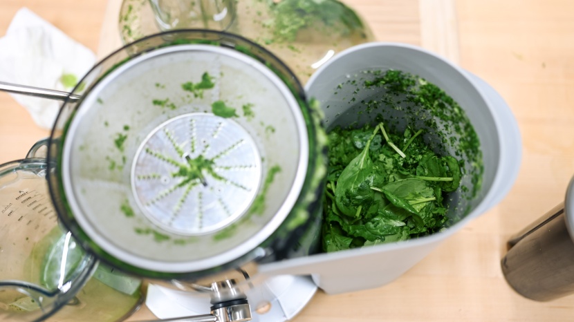 breville juice fountain plus - unfortunately the fountain plus wastes a lot of greens for just a...