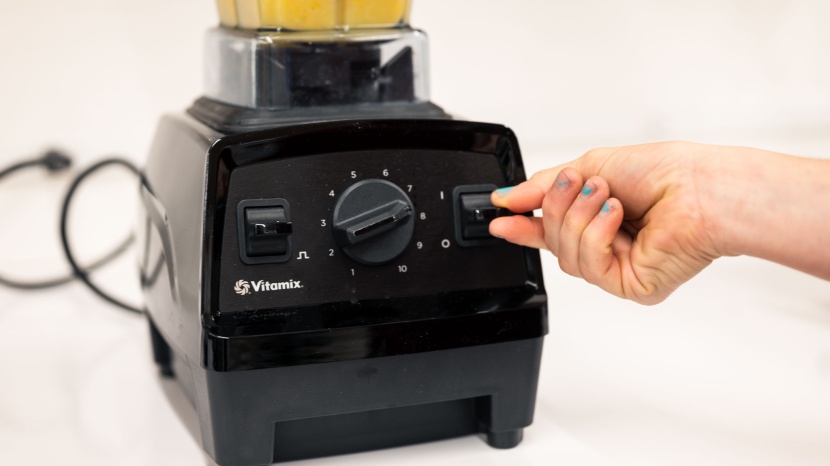 vitamix explorian e310 - some may be bothered by the lack of presets on the explorian; others...
