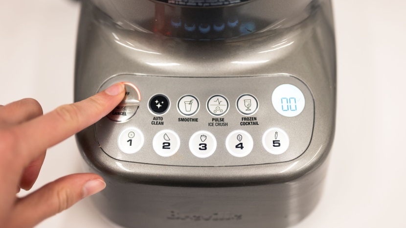 breville the 3x bluicer - the light-up buttons offer next level user-friendliness.