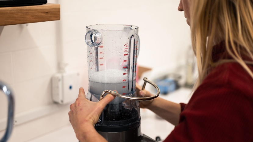 breville the 3x bluicer - unlike other comparable blenders where the container just sits on...