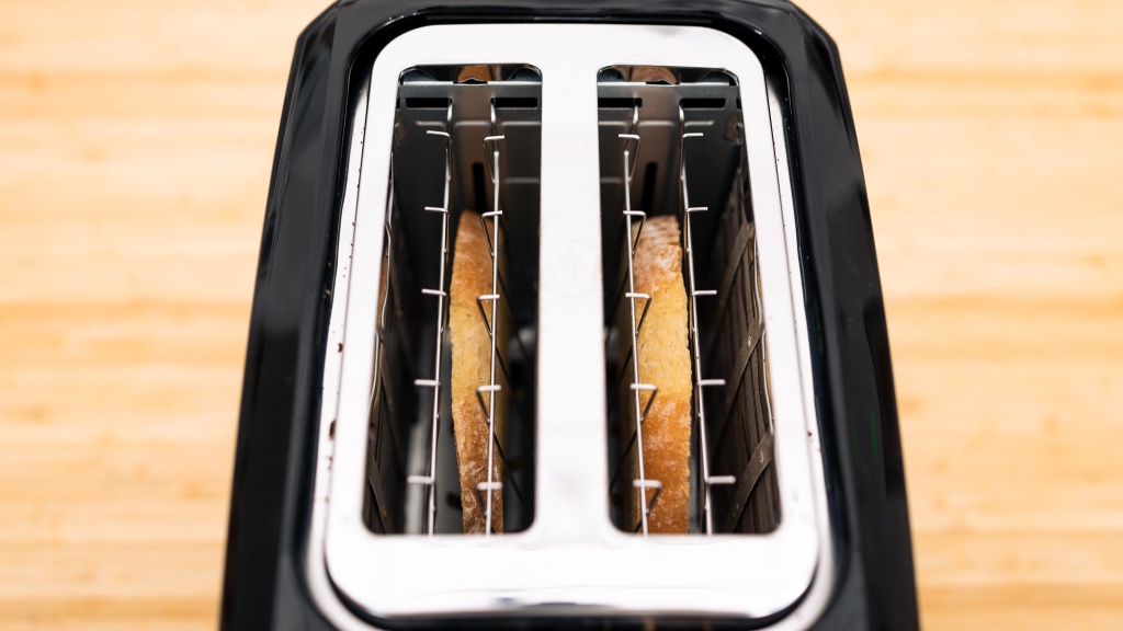 black and decker two slice toaster with extra wide self centering slots  unboxing & review 