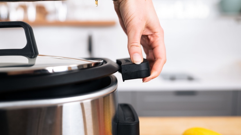 we especially liked the large plastic handles that are well away...