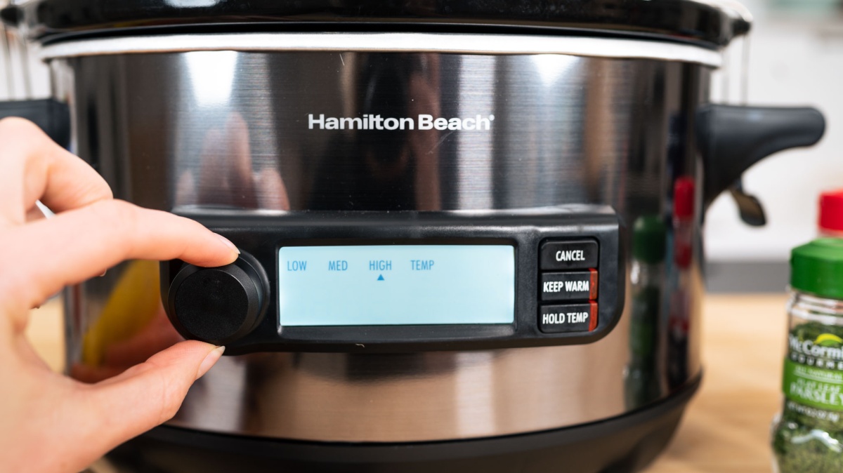 Hamilton Beach Temp Tracker 6-Quart Review (Easy-to-use controls with a dial that gives you more options make this slow cooker a real gem.)