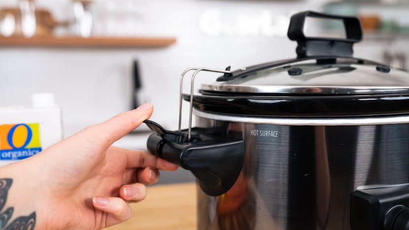 hamilton beach temp tracker 6-quart - easy to use and very affordable, this slow cooker has many, many...