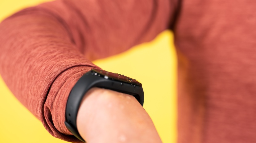 xiaomi mi band 7 - the ergonomic profile of the band 7 is adequate.