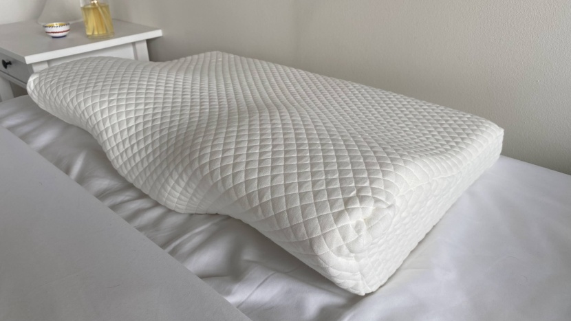 pillow for side sleepers - the epabo contour lives up to its name with a unique notch in the...