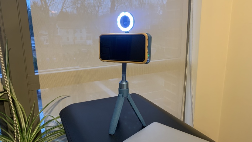 ring light - the shiftcam snapgrip creator kit comes with a tripod with...