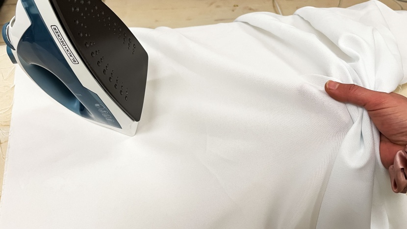 black+decker easy steam ir40v - the easy steam has an average ironing performance and does the best...