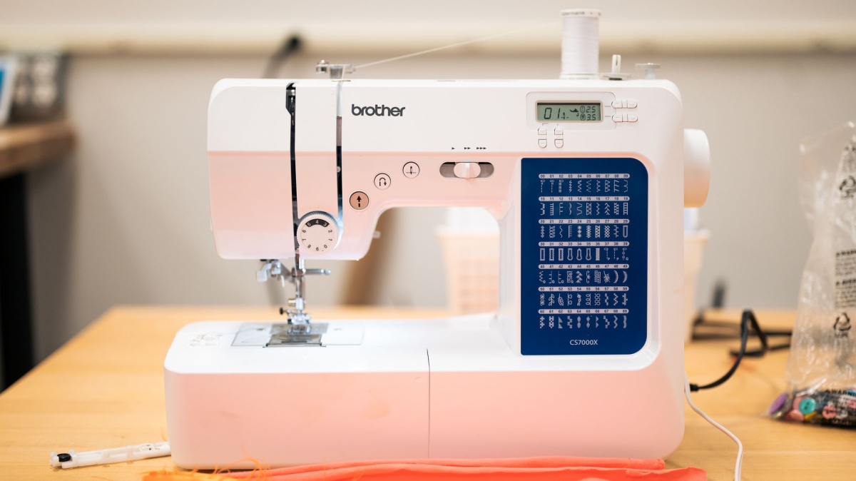 Brother CS7000X Review (The CS7000X is a solid computerized sewing machine that does pretty much everything the hobbyist might want - other...)