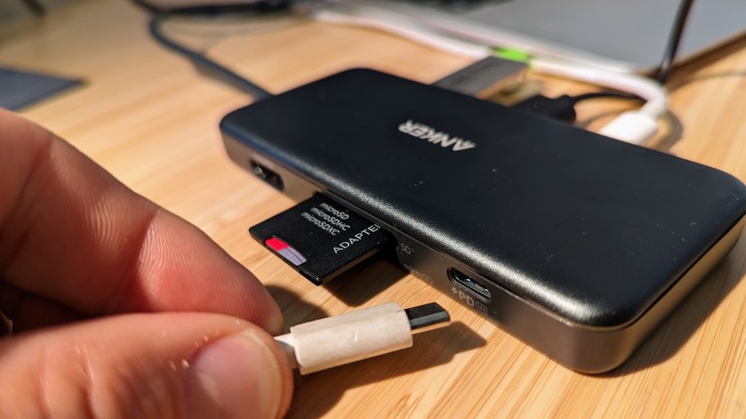 usb hub - this closeup of one usb-c port shows that it is a power delivery...