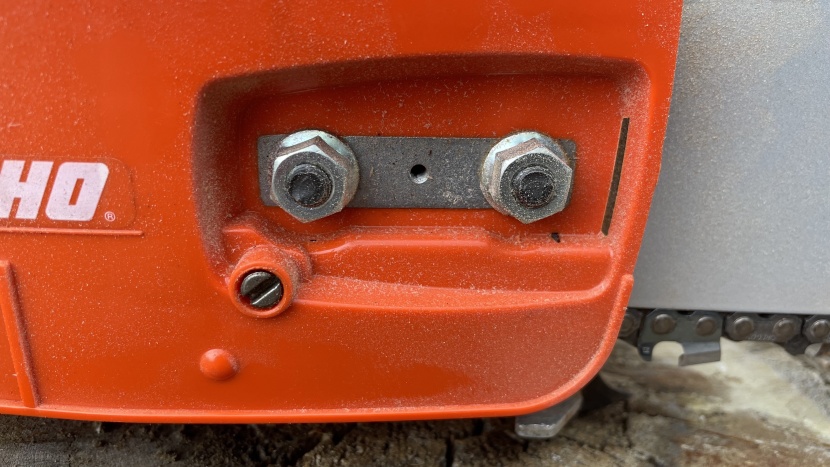 the echo cs 590 uses a traditional chain tensioning system that some...