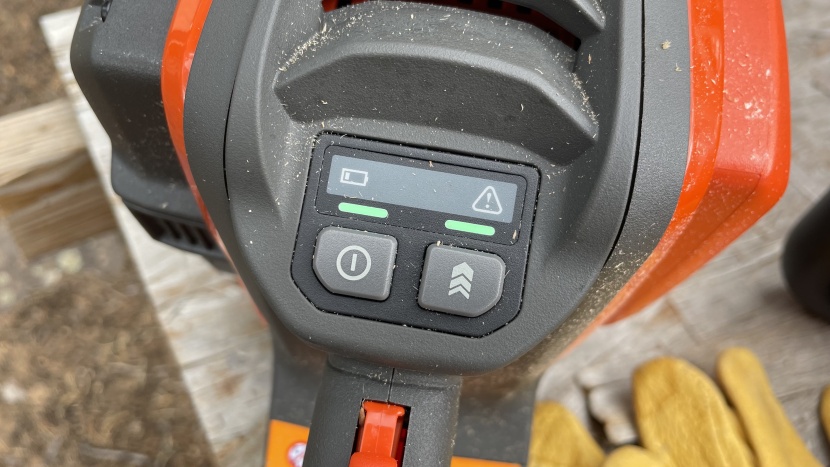 the indicator lights on the power axe 350i let you know if the saw...