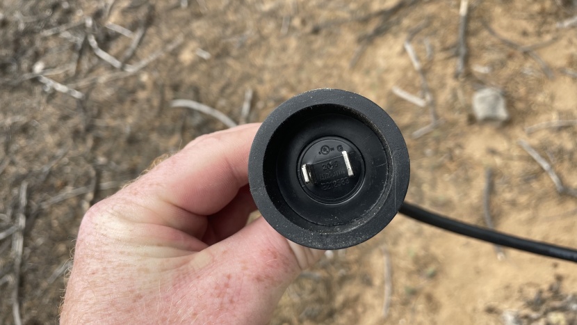 oregon cs1500 - the plug on this model has a large flange that keeps dirt and debris...