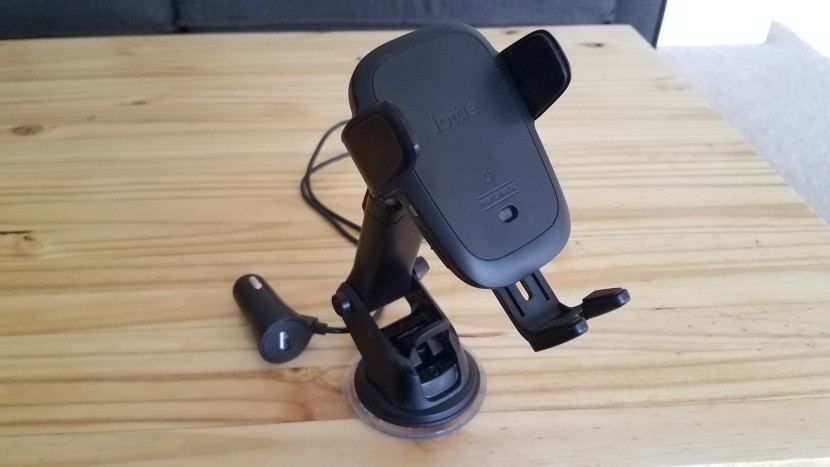 car charger - the iottie auto sense is an intelligent wireless iq fast charger...