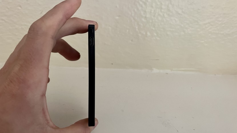 clutch v3 iphone - razor thin profile of the clutch v3 clocks in at a mere 0.16" thick.