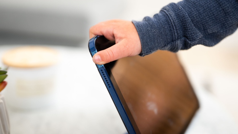 apple ipad 10.9-inch 10th generation - the ipad is easy to use and operate. a fingerprint id button in the...