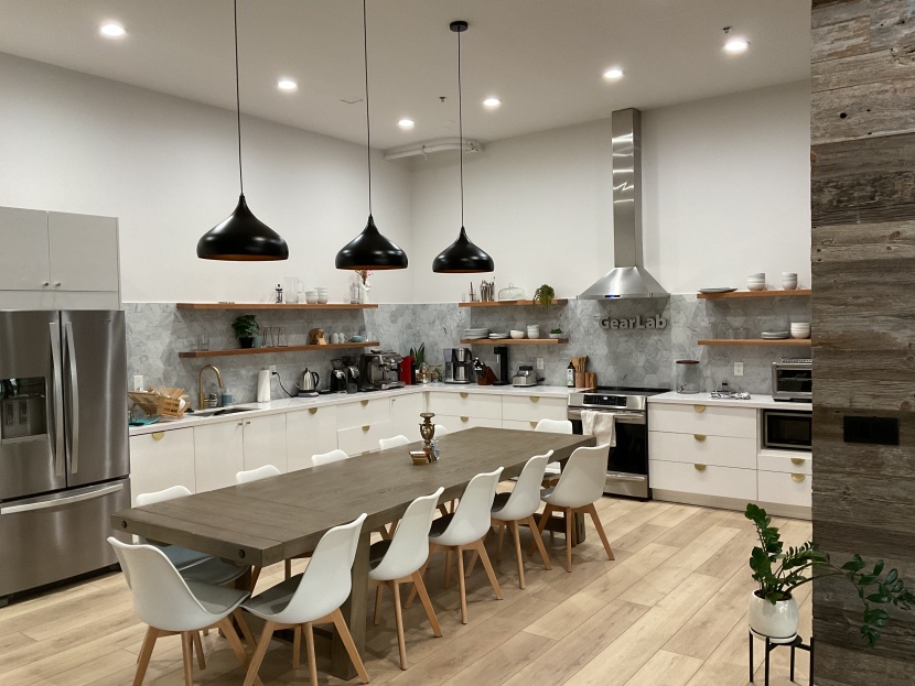 the ipad's kitchen photo was clear and crisp.