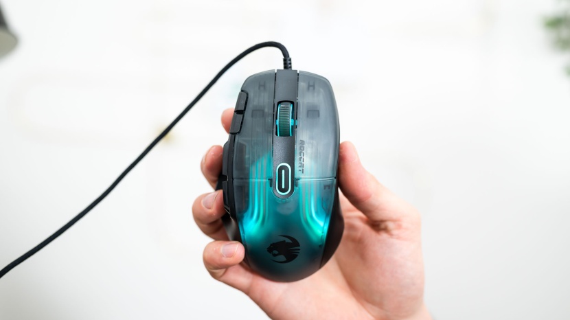 roccat kone xp - the kone xp&#039;s lights steal the show.