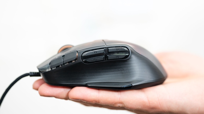 roccat kone xp - the kone xp has a comfortable shape and 15 programmable buttons with...
