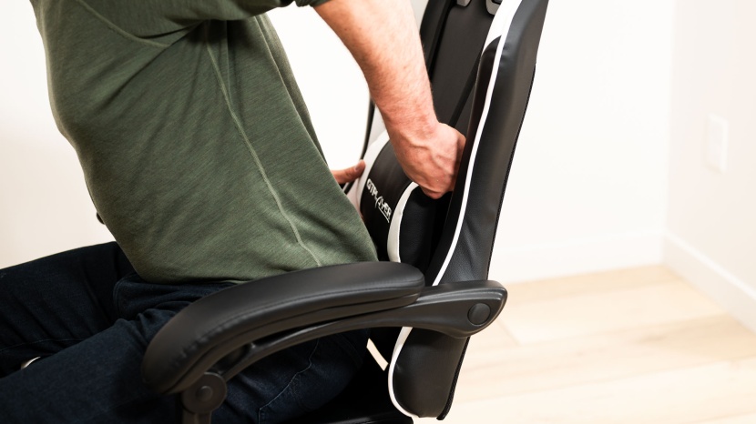 gtplayer gt800a footrest - the lumbar support could be better, but it does feature a massager.