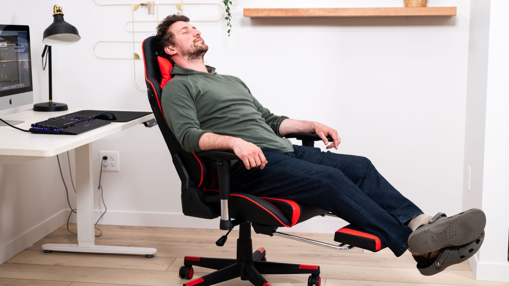 Best gaming chair with leg rest hot sale