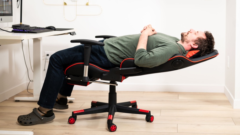 gtracing music series - the comfortable 155 degree recline lends itself well to tacking a...