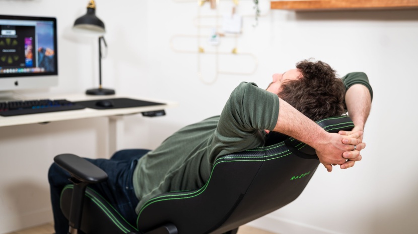 razer iskur - its easy to achieve a great gaming position or even take a quick nap...