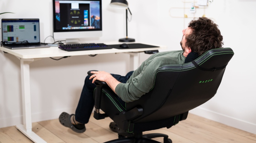 razer iskur - the backrest with built-in lumbar support system, and included...