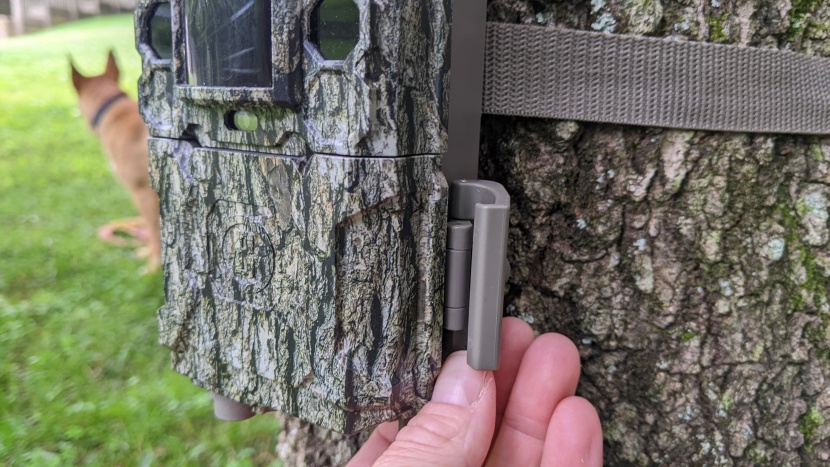 the clasps on the bushnell models, like the core ds, are very sturdy.