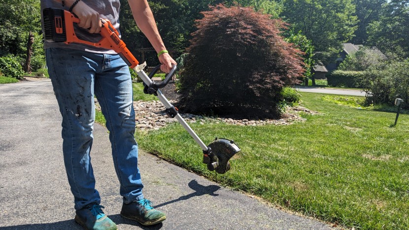 black+decker lst136 - the lst136 and its pivoting head excelled at edging along sidewalks...