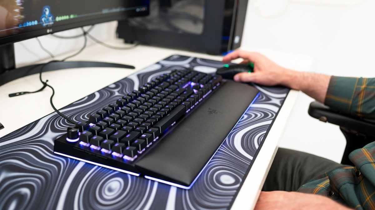 The New Gaming Keyboard KING?!  Razer BlackWidow V4 Pro Review