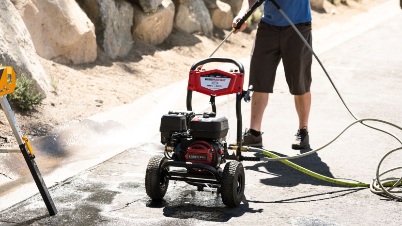 simpson cm61083 - low to the ground, this unit is very stable.