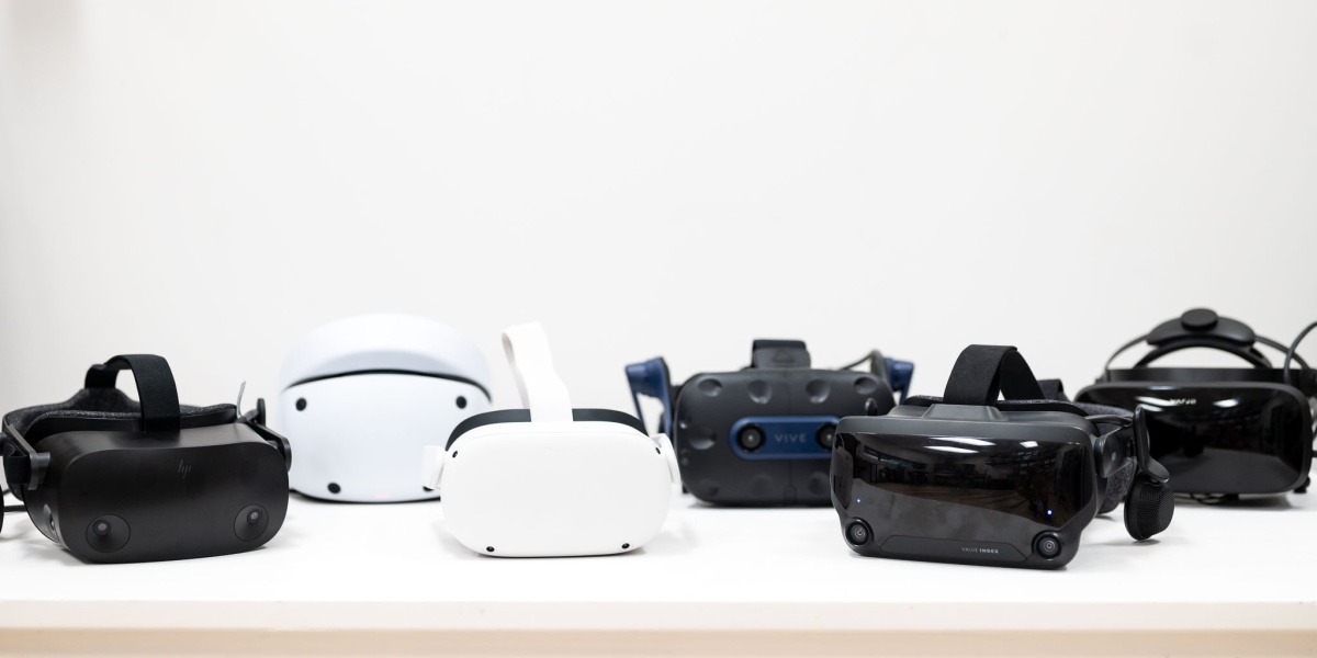 Best VR Headset Review (Six of the top headsets on the market lined up for head-to-head testing.)