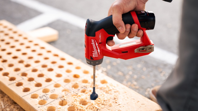 milwaukee m12 fuel installation drill driver kit 2505-22 - testing the battery life on this model compact 5 in 1 drill driver.