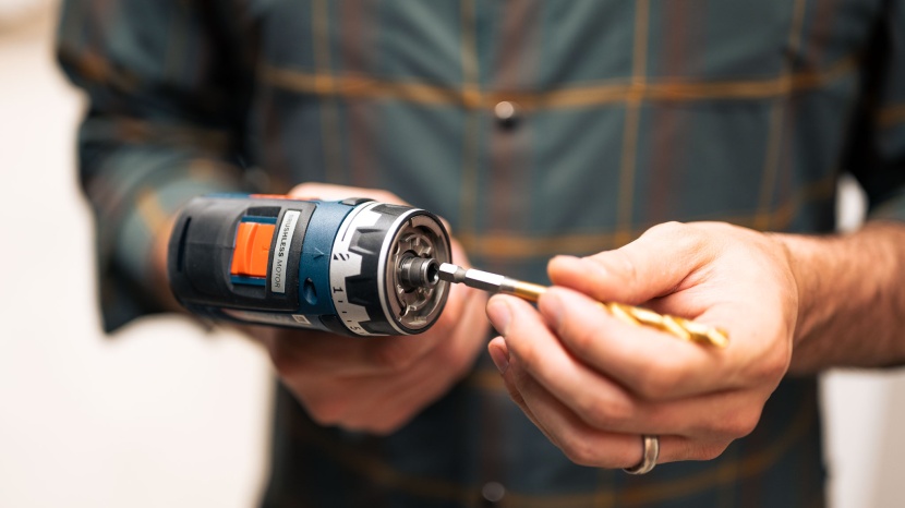 bosch 12v flexiclick 5-in-1 drill driver system gsr12v-300fcb22 - changing drill bits with a hex shank is fast and easy.