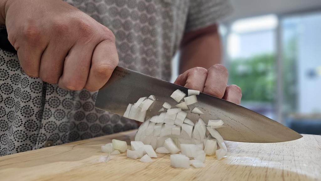 babish high-carbon 8&quot; - the babish looks more expensive than it is and offers solid...
