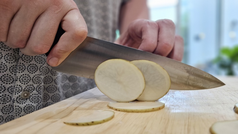 victorinox swiss classic 8-inch - if you&#039;re after a new knife that excels at all the basics, is easy...