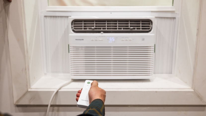air conditioner - the frigidaire fhwc124wb1 is bulkier than many window air...