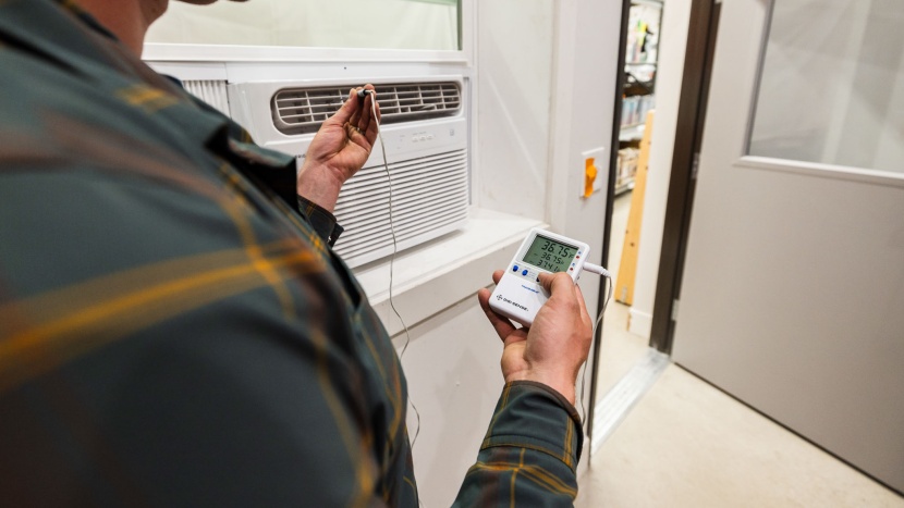 frigidaire fhwc124wb1 - measuring the air temperature at different locations and distances...