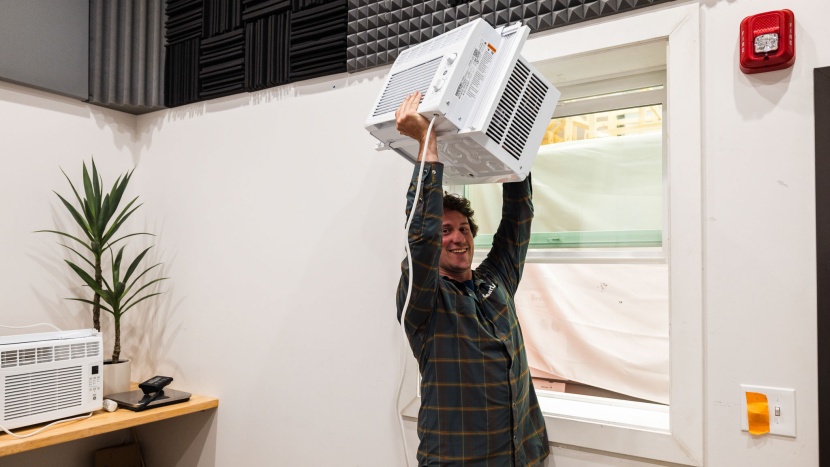 ge ahec05ac - this is one of the lighter models, which helps with installation.