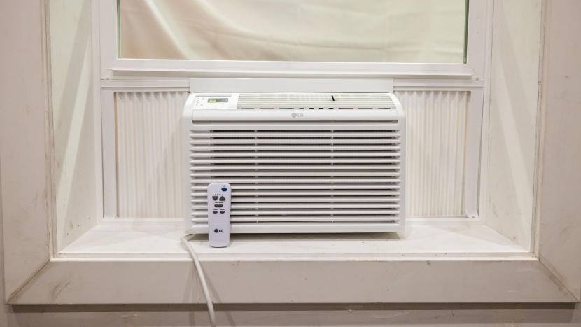 air conditioner - the lg lw6017r is affordable and comes with everything you need for...