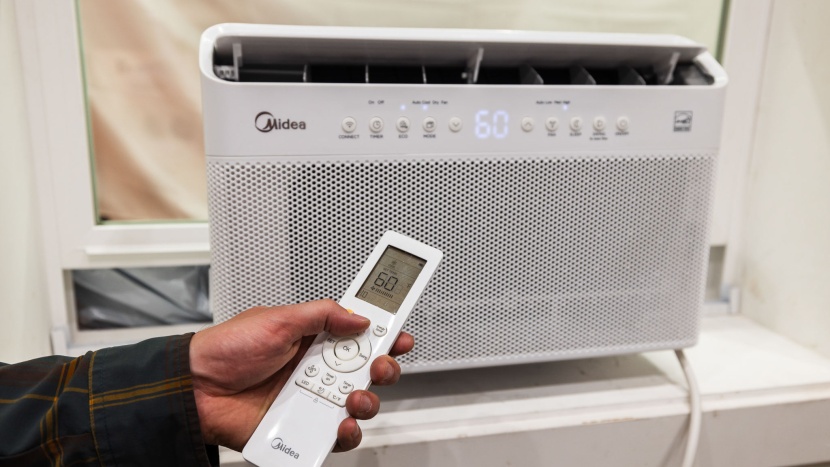 midea u-shaped maw12v1qwt - the remote that is included with this model is a little bulky.