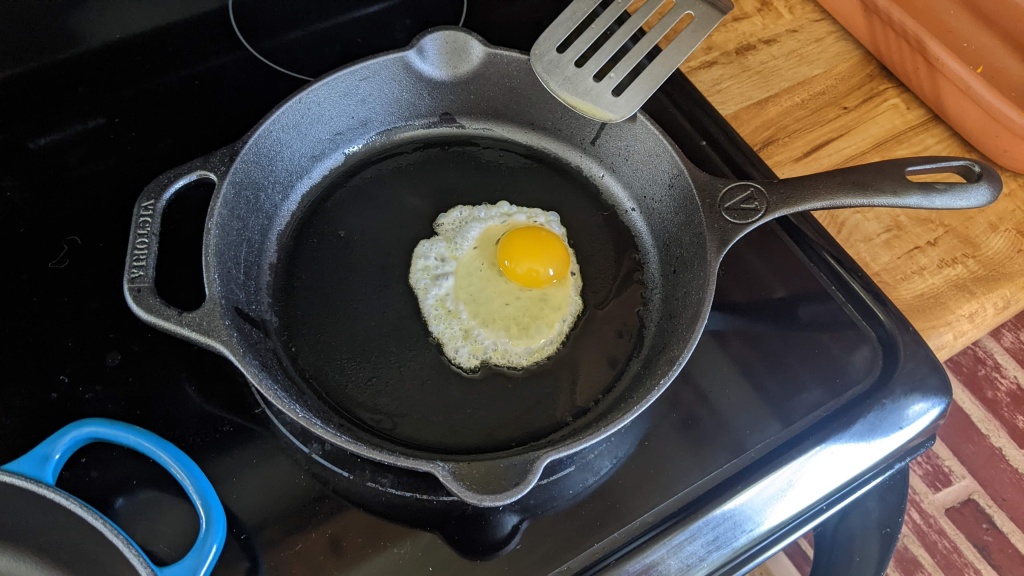 Egg test Frying Egg in Brand New 16.51 cm / 6.5 inch Lodge Cast Iron  Skillet 