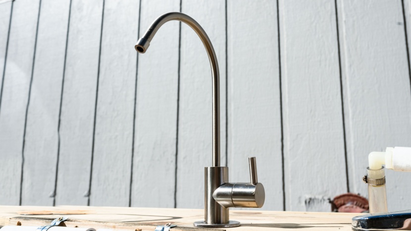 ispring rcc7 - the faucet is able to rotate 360 degrees.